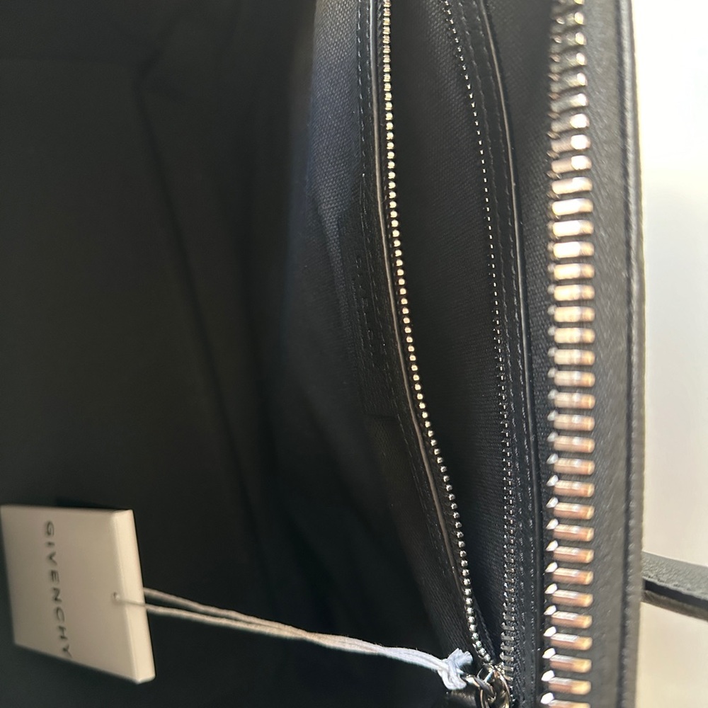 Givenchy Antigona Medium - Picture 8 of 15